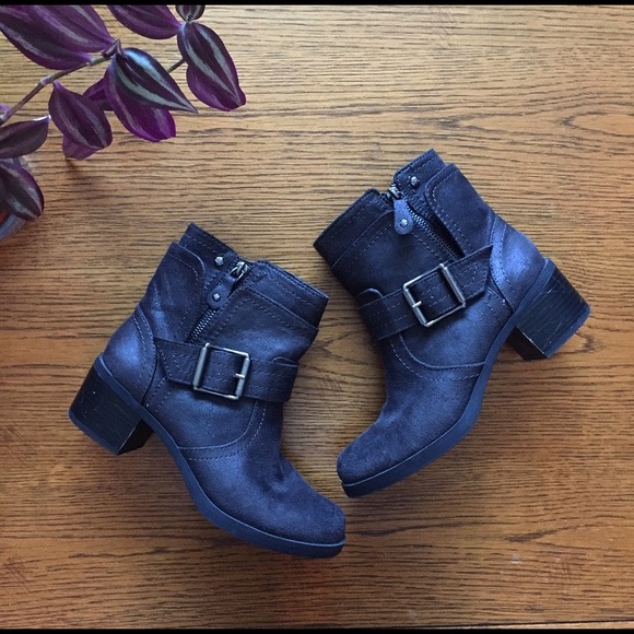 Vera Wang Shoes - Vera Wang Booties